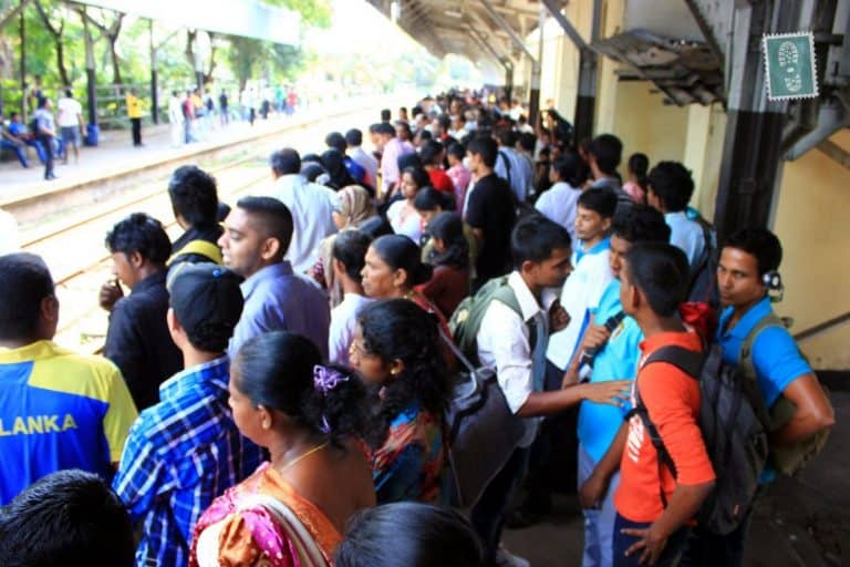 IMG 7749 Colombo train station many people