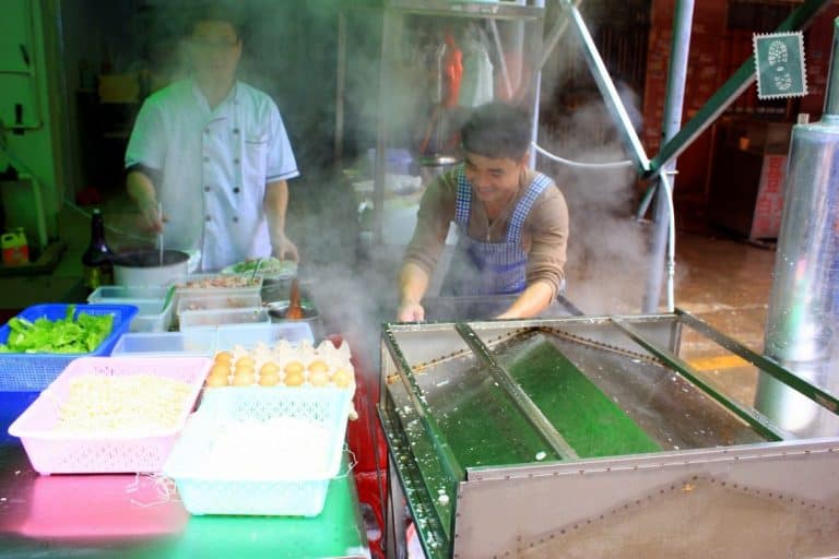 Local food vendors where you can buy your breakfast at in China