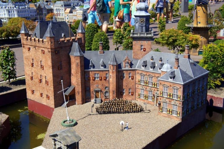 Let Me Show You Around Madurodam 