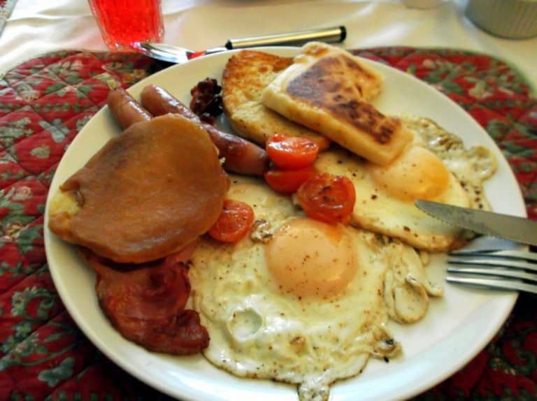 Northern Irish Breakfast, fried egg, bacon, sausage, toast