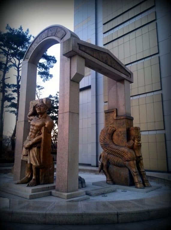 Korea statues