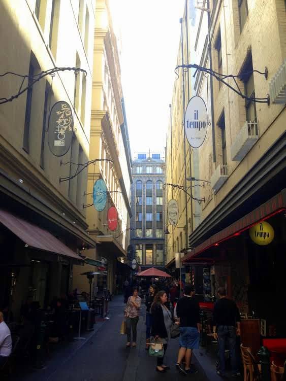 Street side cafes in Melbourne 