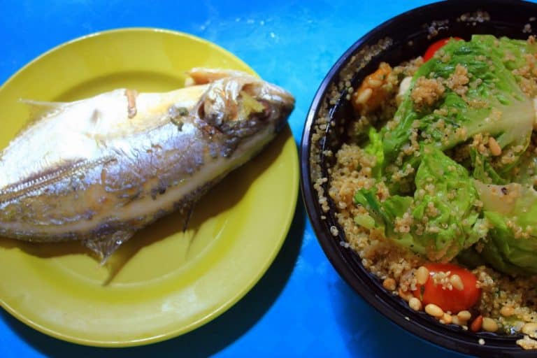 Grilled fish with quinoa salad 