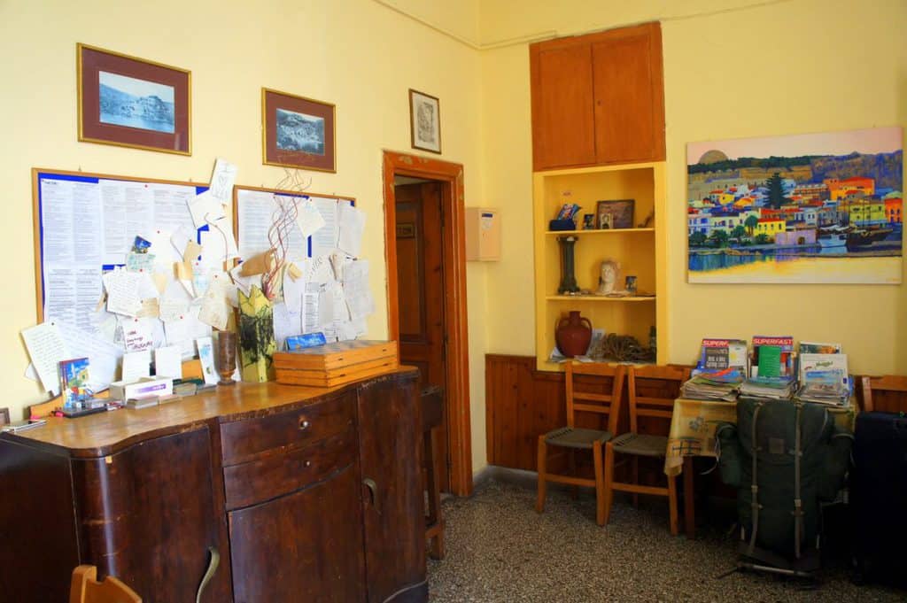 DSC09187 DSC09187 Budget Hostel Review: Rethymno Youth Hostel (Crete) and BedBunkers (Bali)