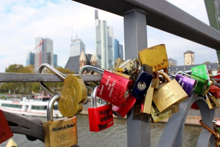 Frankfurt iron bridge love