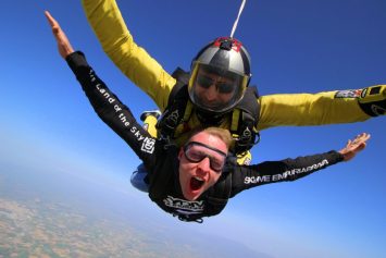 Having a great travel experience skydiving in Girona and Costa Brava
