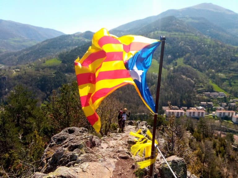 The Estelada flaps proudly in the wind