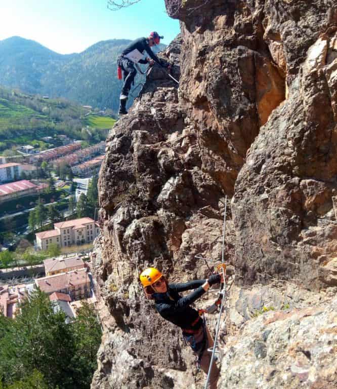 A couple of pros at work. Well, one at least! (Clue – it’s not the guy at the top).