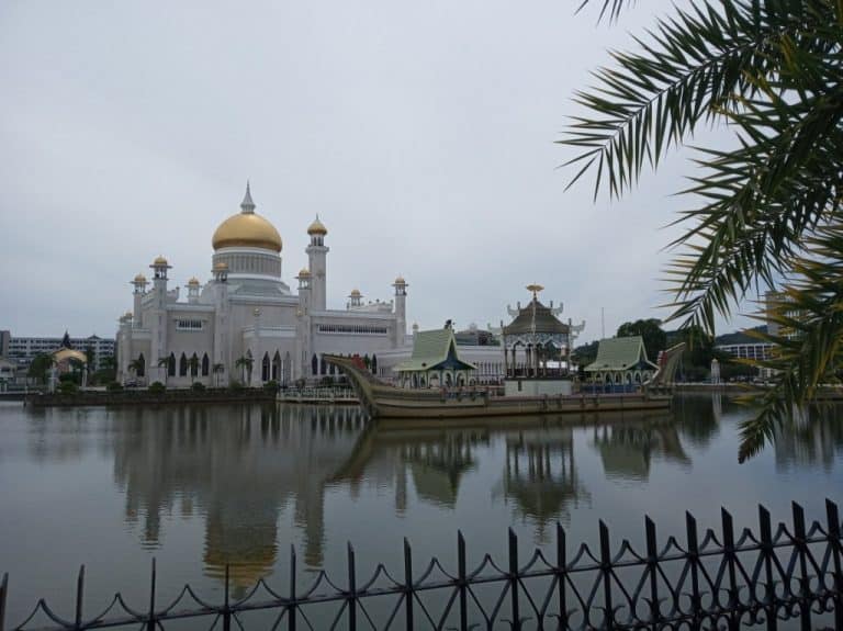 Brunei Itinerary - the Omar Ali Saifuddien Mosque, Bandar Seri Begawan
