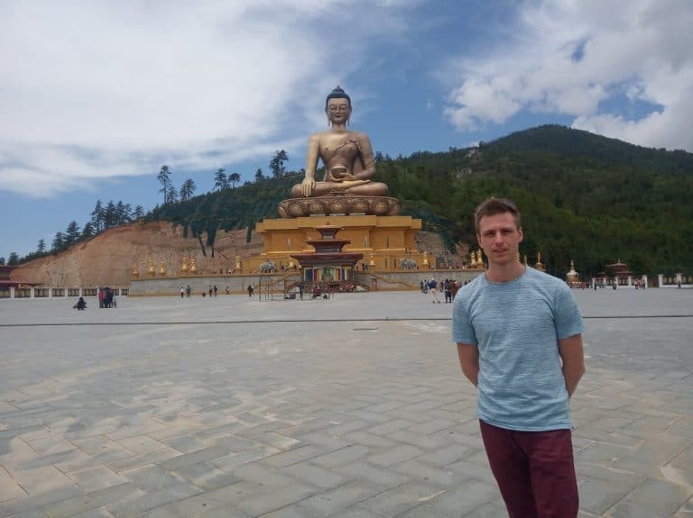 Cez in front of the big golden Buddha