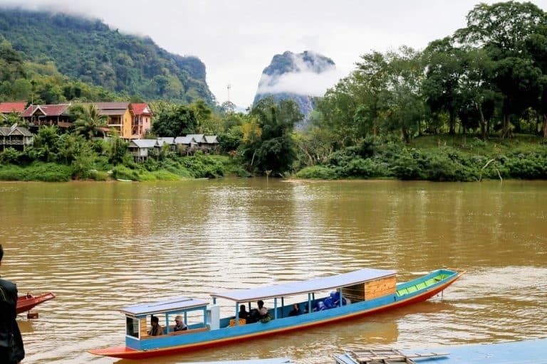 boat leaving from Nong Khiaw dock