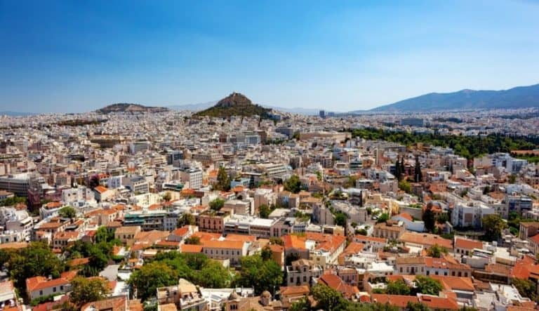 cityscape of athens M5VFZYU cityscape of athens M5VFZYU 7 Day Itinerary for Traveling to Greece for the First Time