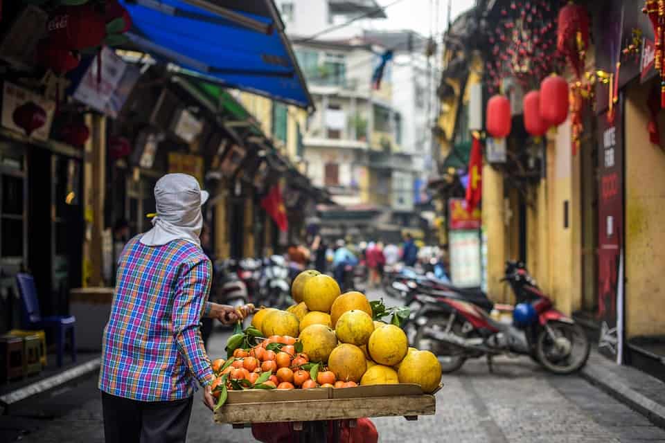 You can find fresh fruit sellers everywhere in the Old Quarter.