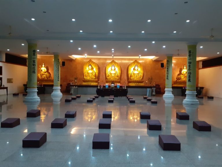 maha vihara dutriya temple batam