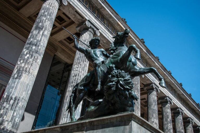 capture the moment at the entrance of altes museum