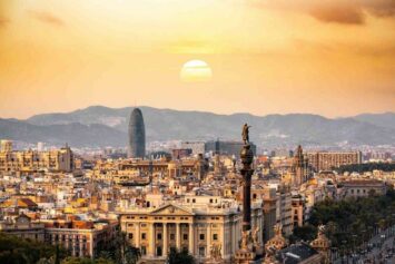 barcelona gathers everything a tourist needs to enjoy vacations