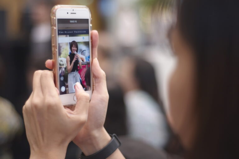 Using a Planet Traveller mobile to take pictures on the go