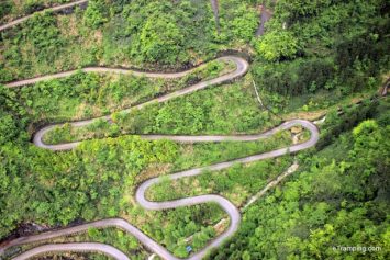 Snake-like road in ZhangJiaJie